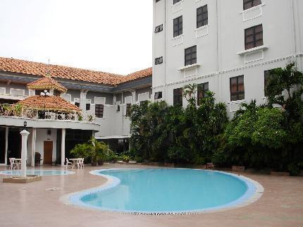 Holiday Hotel Phnom Pen Exterior foto