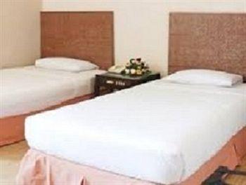 Holiday Hotel Phnom Pen Exterior foto