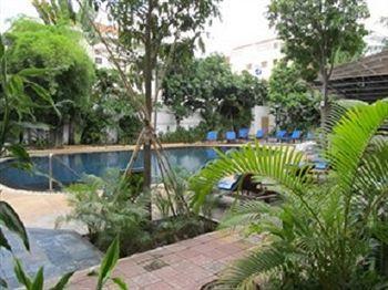 Holiday Hotel Phnom Pen Exterior foto